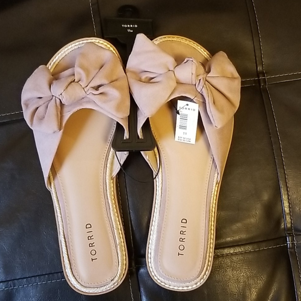 NWT Torrid Bow Sandals